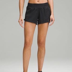 LULULEMON - Low Rise lined hotty hots - 4 inch - 8